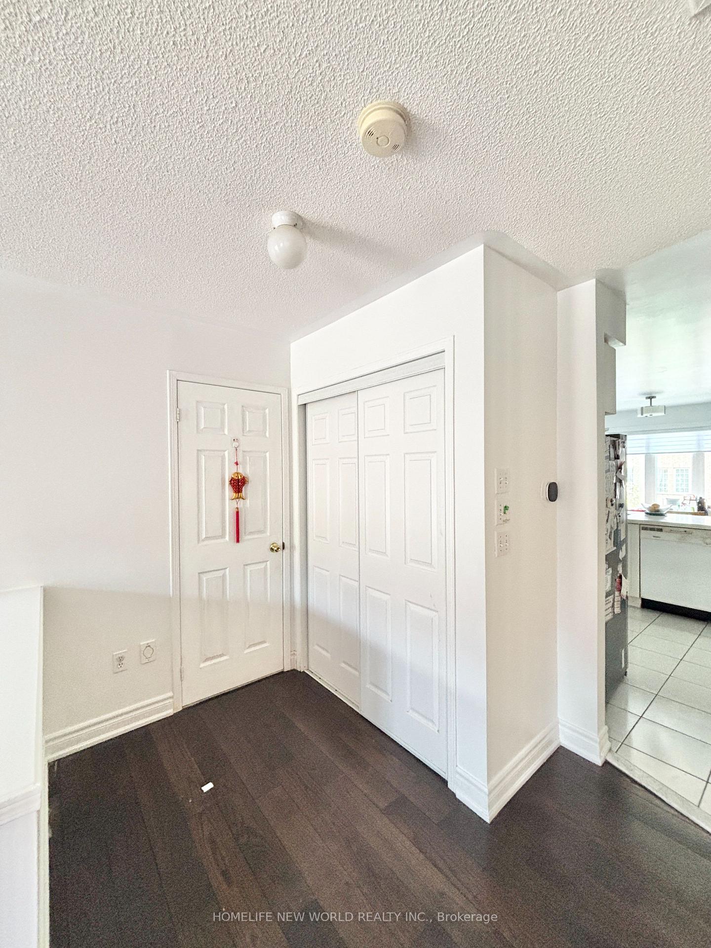 Photo 3 of 8 Azalea Gate Way, Markham, Commerce Valley — HOMEH