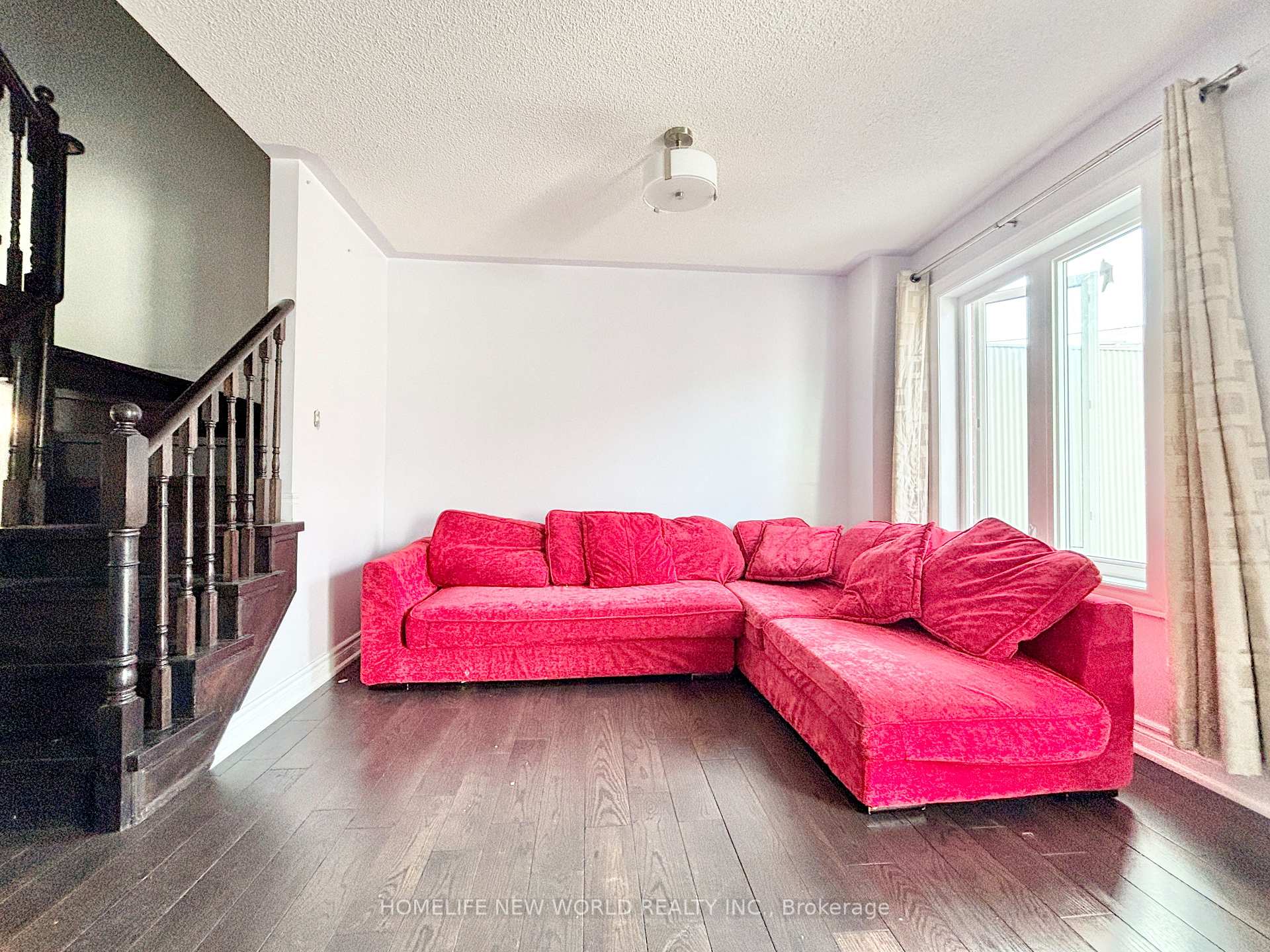 Photo 4 of 8 Azalea Gate Way, Markham, Commerce Valley — HOMEH