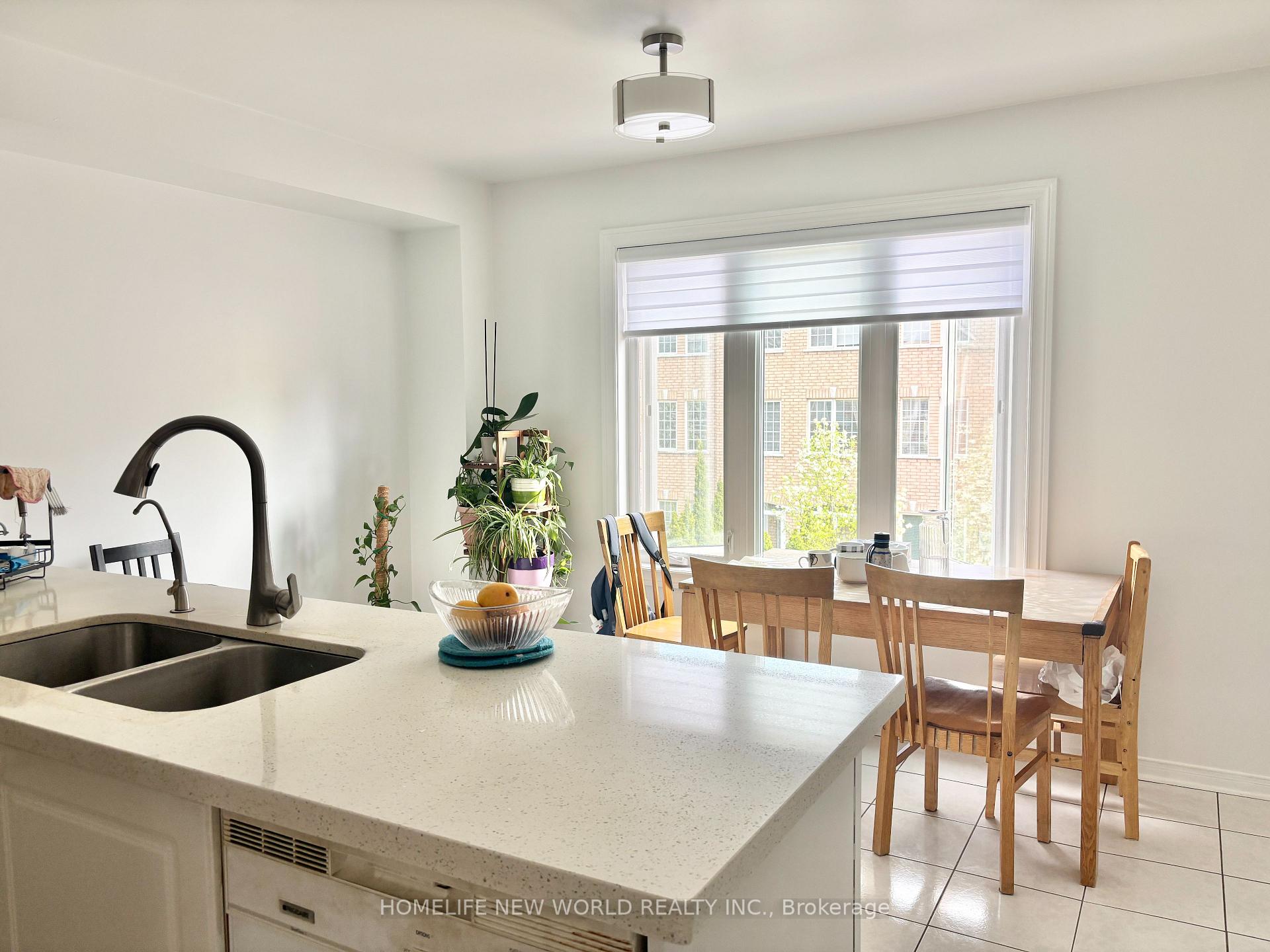 Photo 6 of 8 Azalea Gate Way, Markham, Commerce Valley — HOMEH