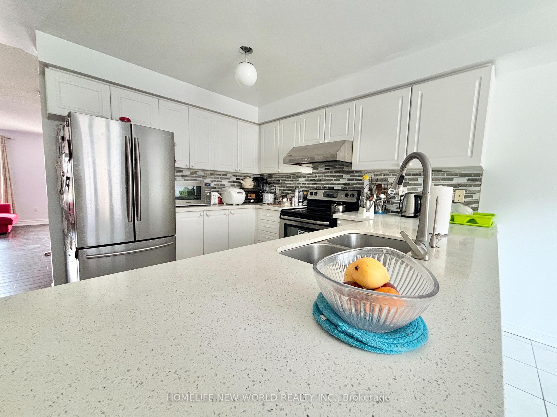 Photo 7 of 8 Azalea Gate Way, Markham, Commerce Valley — HOMEH