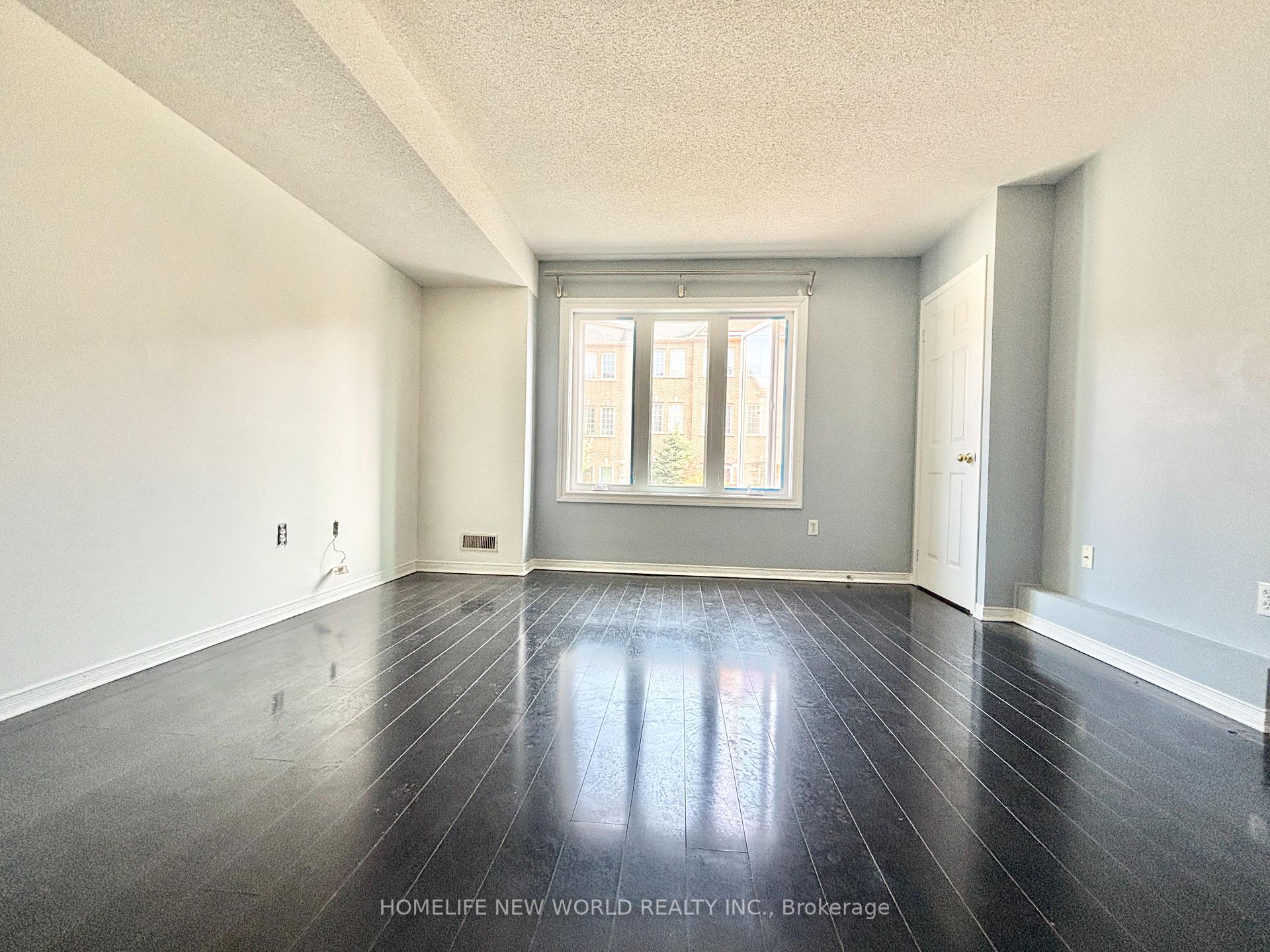 Photo 9 of 8 Azalea Gate Way, Markham, Commerce Valley — HOMEH