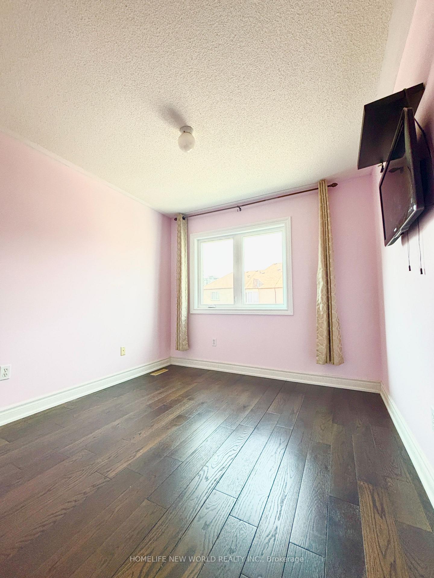 Photo 10 of 8 Azalea Gate Way, Markham, Commerce Valley — HOMEH