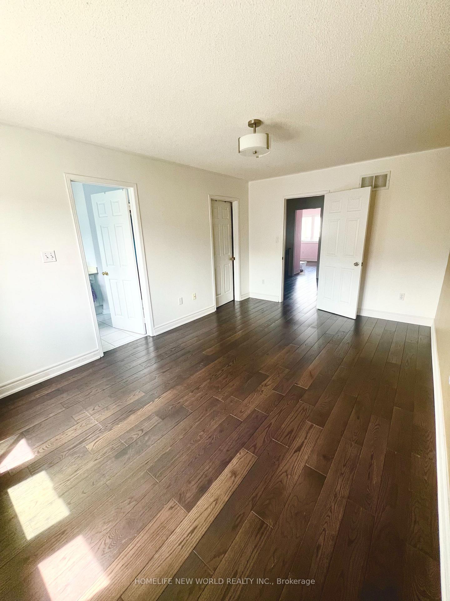 Photo 11 of 8 Azalea Gate Way, Markham, Commerce Valley — HOMEH