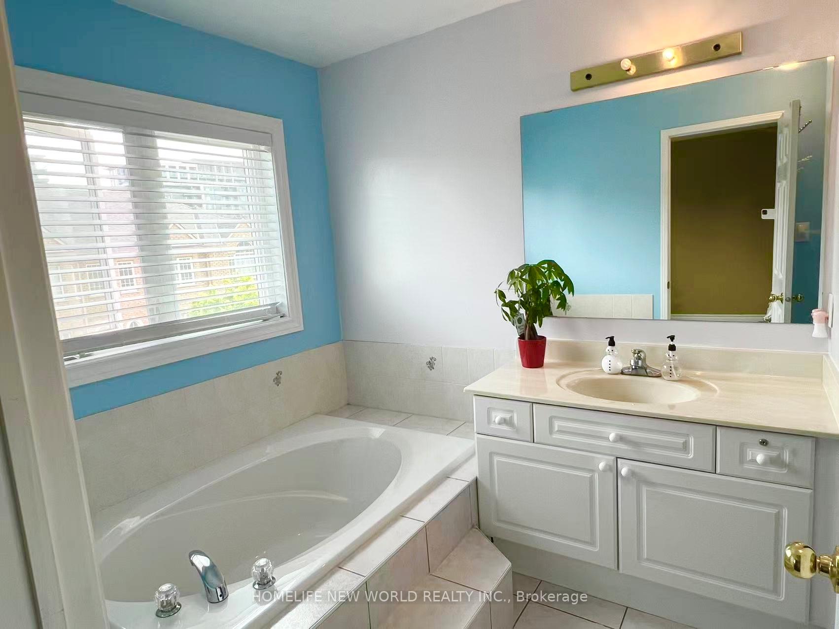 Photo 13 of 8 Azalea Gate Way, Markham, Commerce Valley — HOMEH