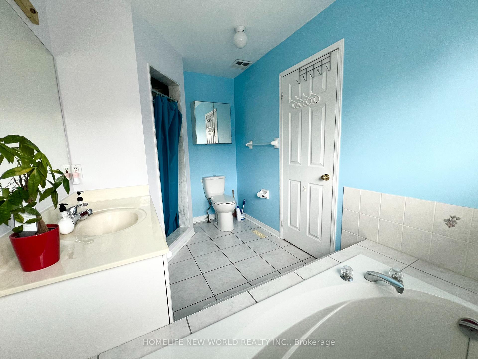 Photo 14 of 8 Azalea Gate Way, Markham, Commerce Valley — HOMEH