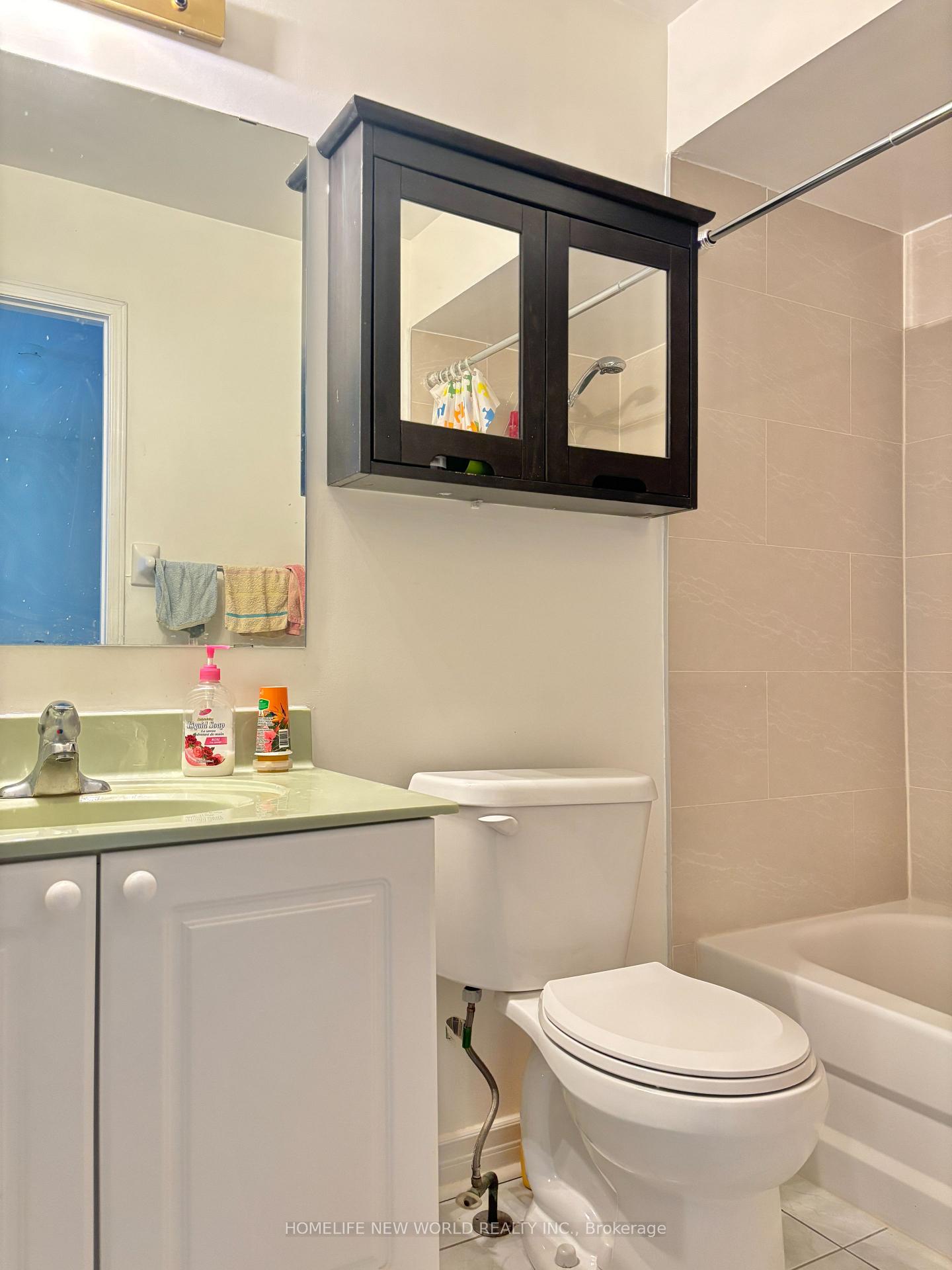 Photo 16 of 8 Azalea Gate Way, Markham, Commerce Valley — HOMEH