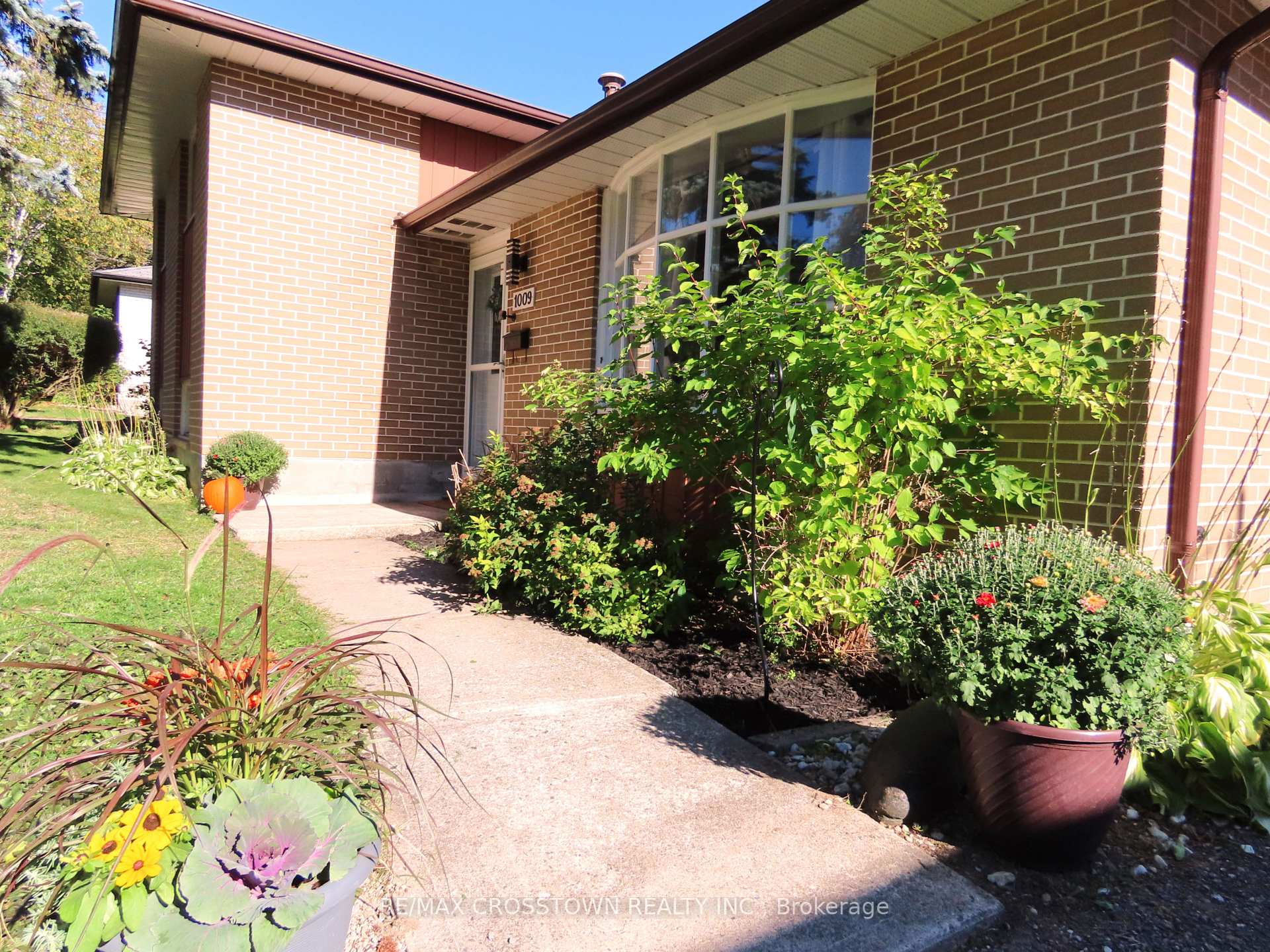 Photo 2 of 1009 Everton Road, Midland — HOMEH