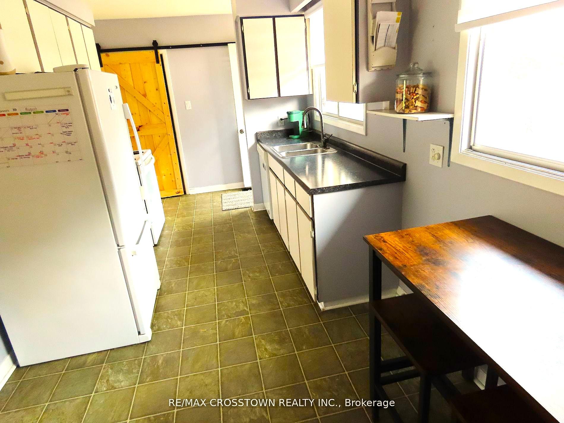 Photo 9 of 1009 Everton Road, Midland — HOMEH
