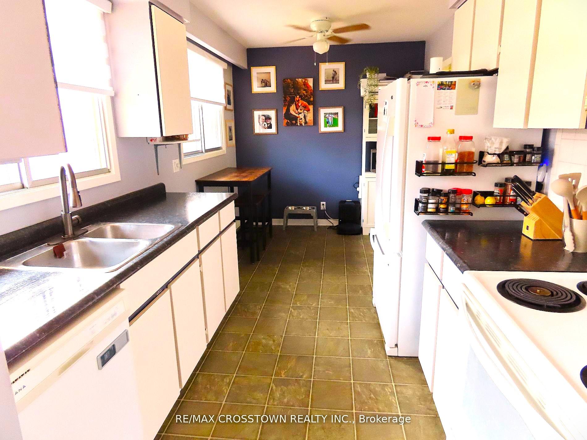 Photo 10 of 1009 Everton Road, Midland — HOMEH