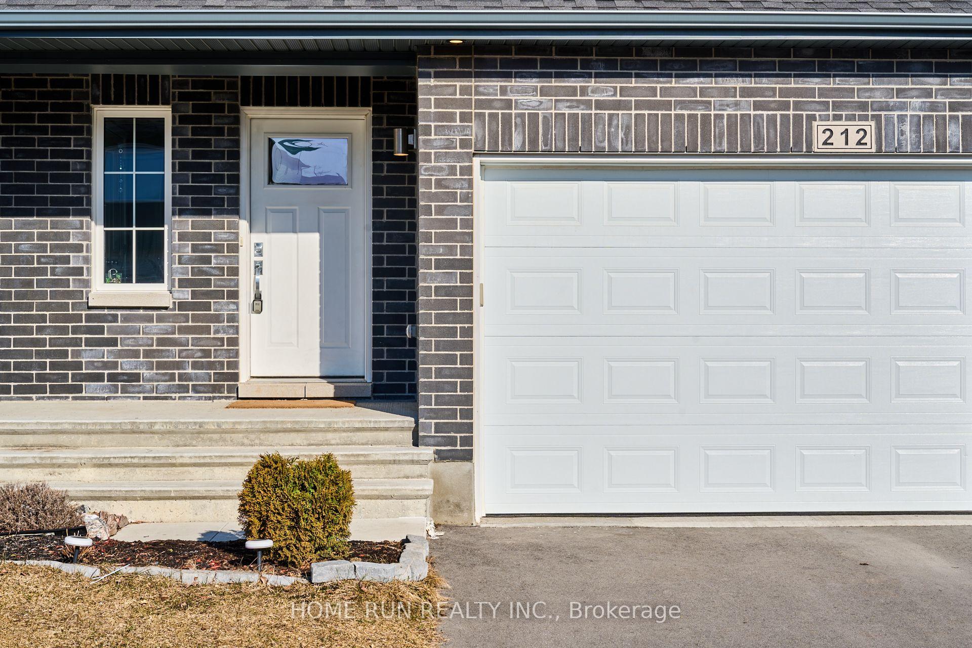 Photo 2 of 212 Condado Crescent, Ottawa, Kanata - Emerald Meadows/Trailwest — HOMEH