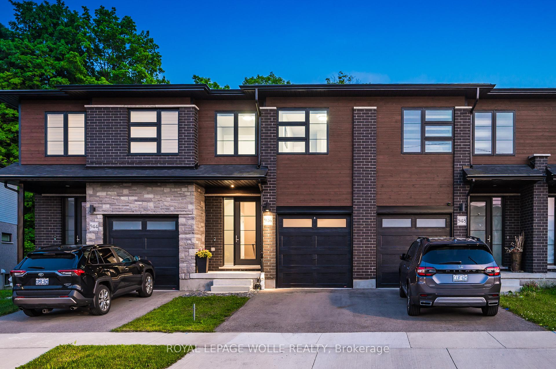 Photo 2 of 946 Robert Ferrie Drive, Kitchener — HOMEH