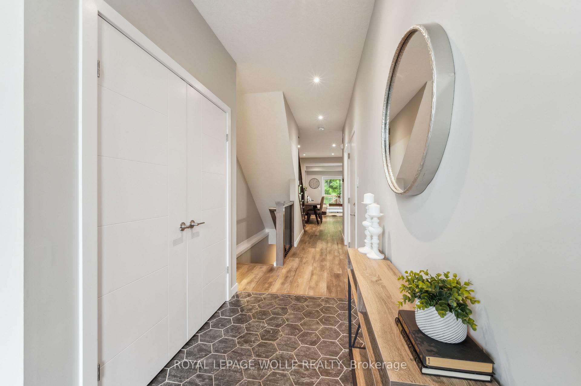 Photo 6 of 946 Robert Ferrie Drive, Kitchener — HOMEH