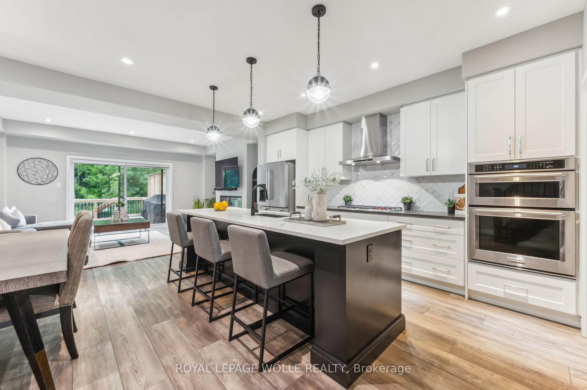Photo 7 of 946 Robert Ferrie Drive, Kitchener — HOMEH