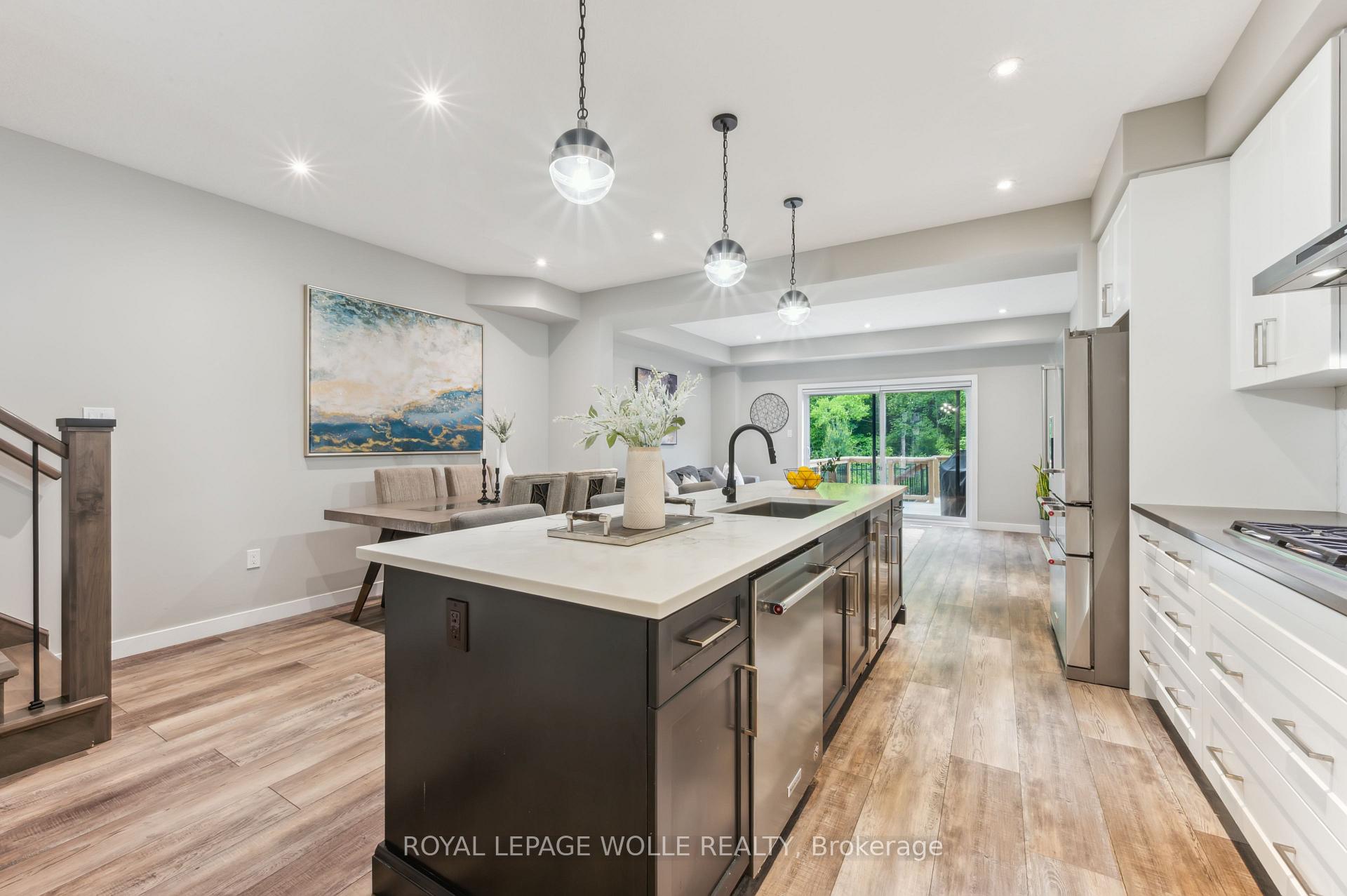 Photo 10 of 946 Robert Ferrie Drive, Kitchener — HOMEH