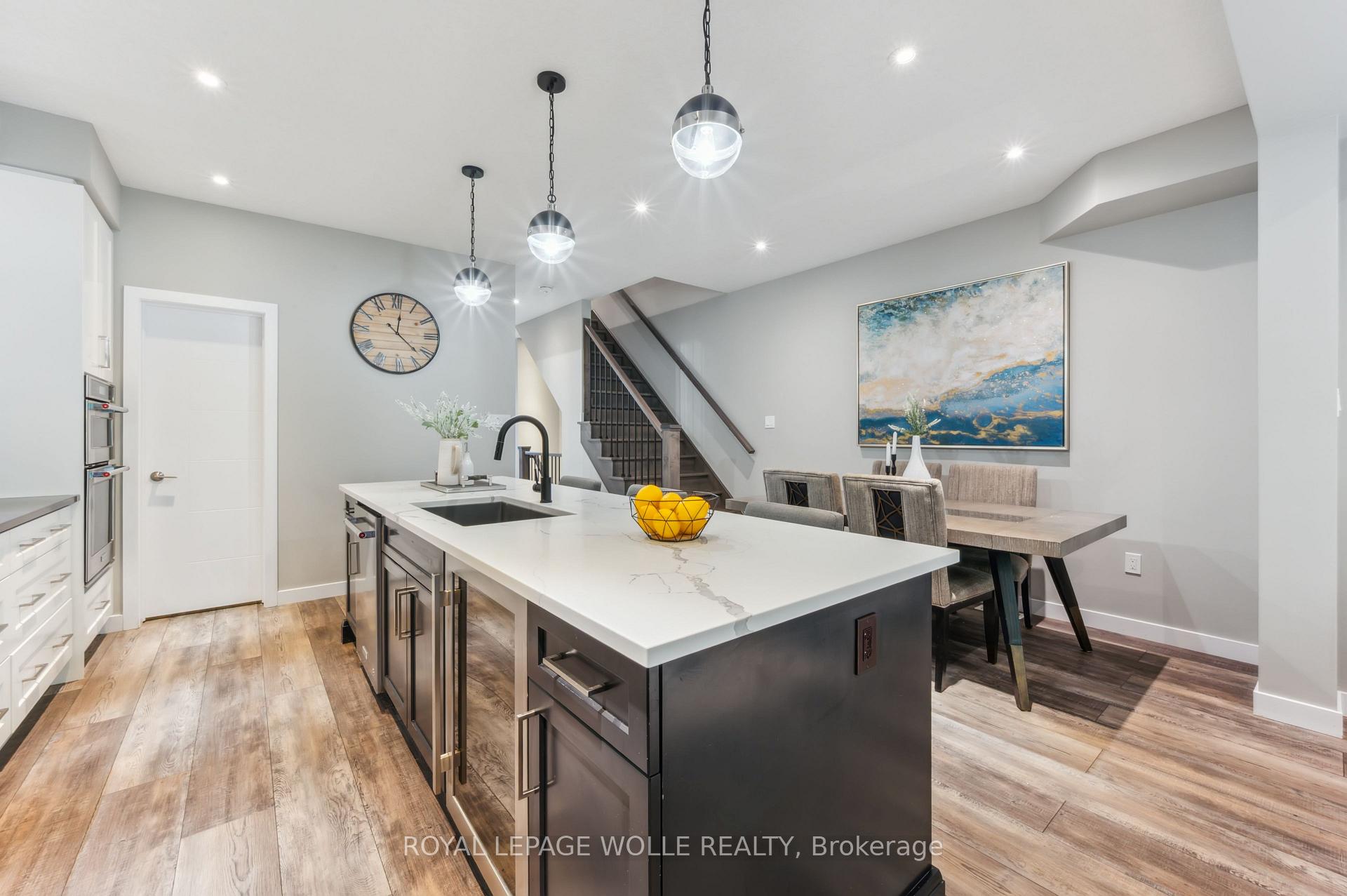 Photo 13 of 946 Robert Ferrie Drive, Kitchener — HOMEH