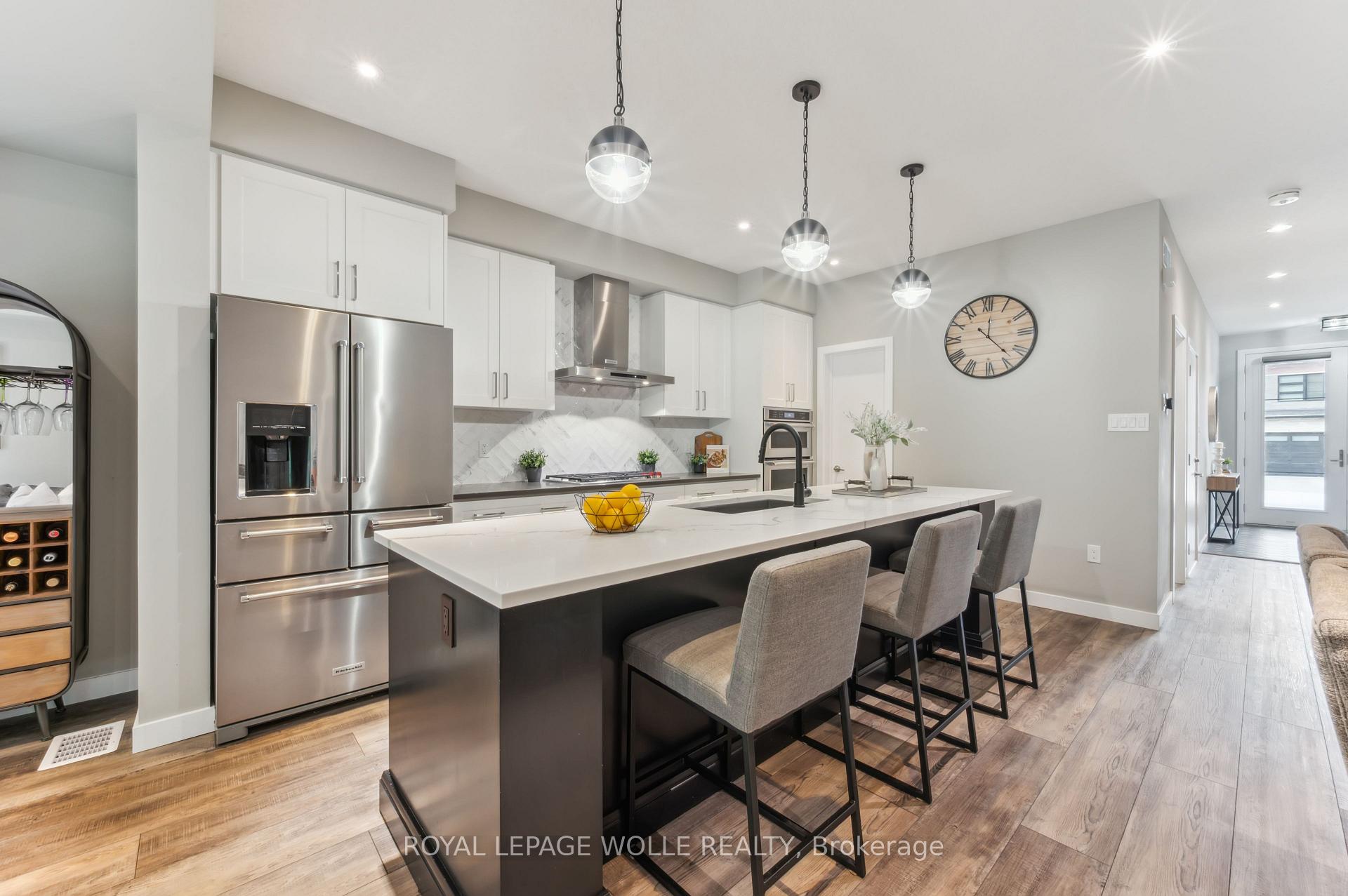 Photo 14 of 946 Robert Ferrie Drive, Kitchener — HOMEH