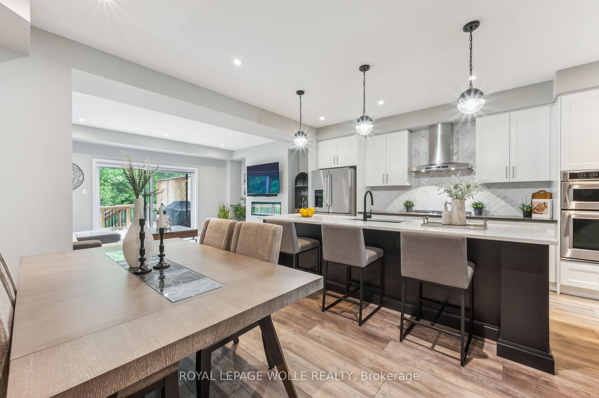 Photo 15 of 946 Robert Ferrie Drive, Kitchener — HOMEH