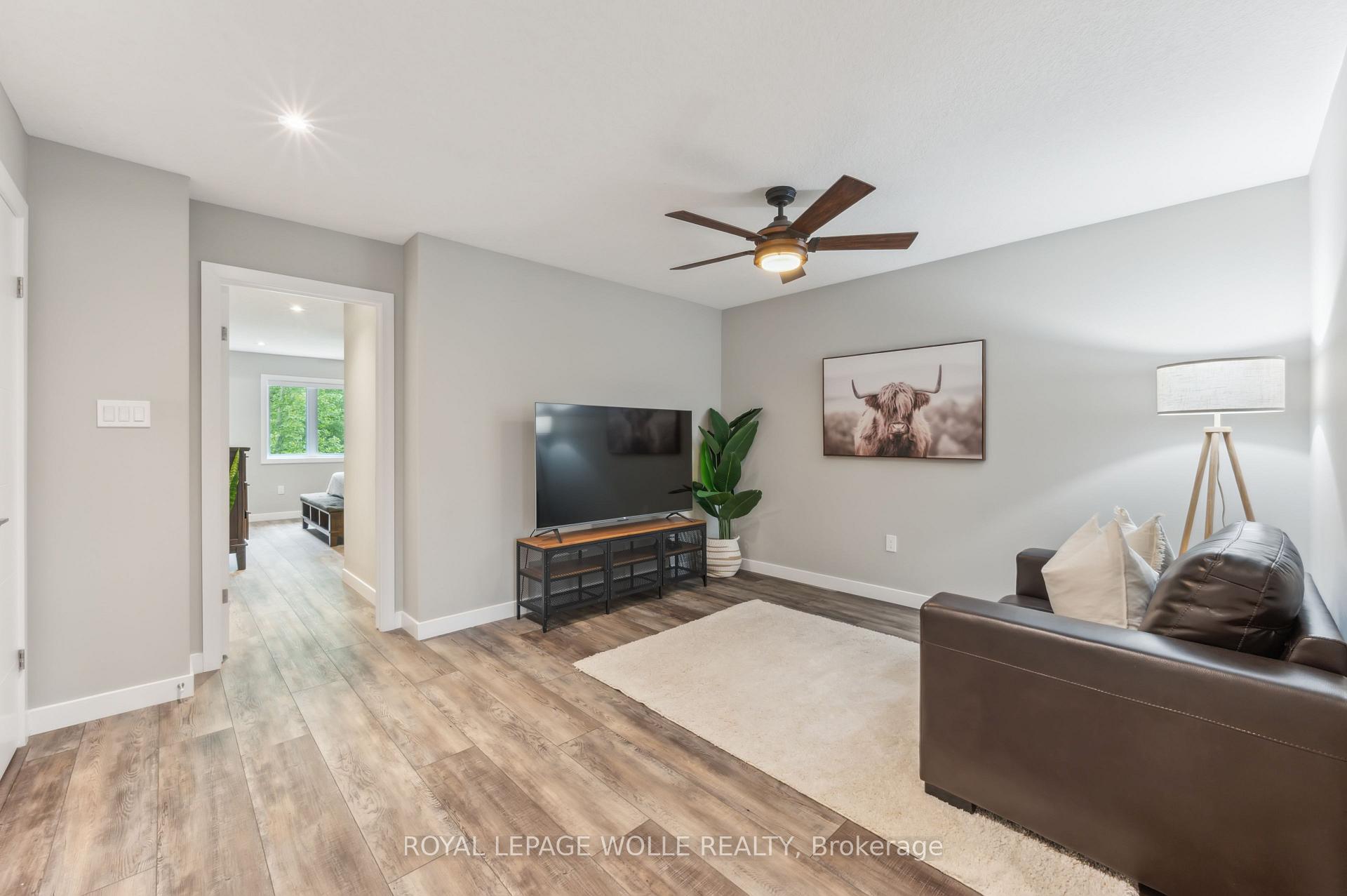 Photo 21 of 946 Robert Ferrie Drive, Kitchener — HOMEH