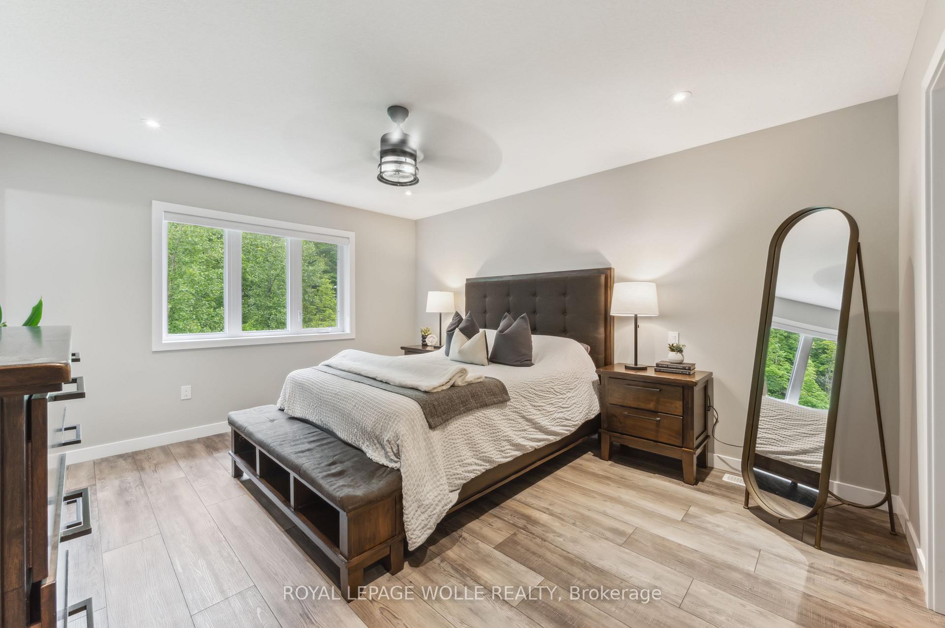 Photo 23 of 946 Robert Ferrie Drive, Kitchener — HOMEH
