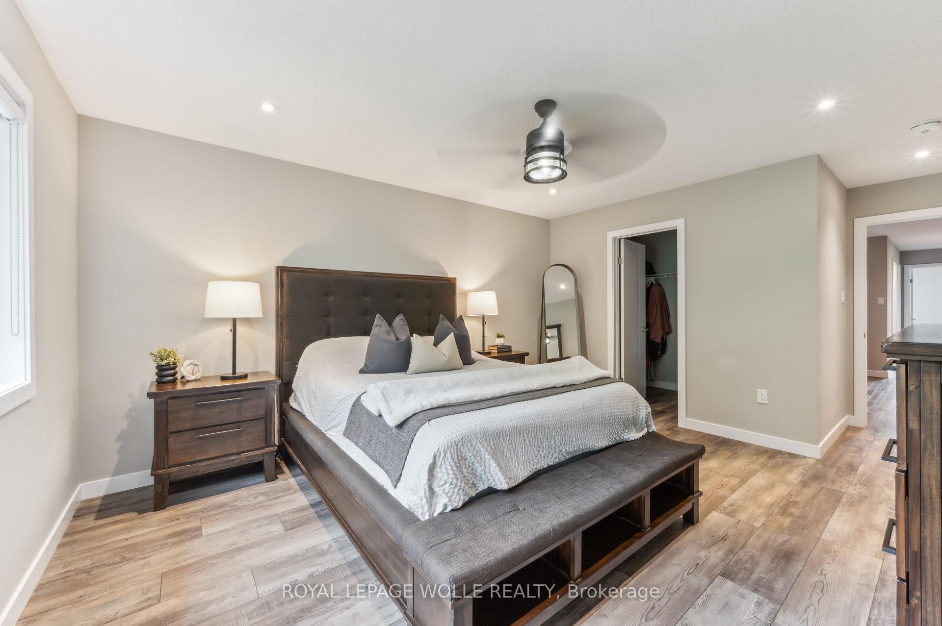 Photo 24 of 946 Robert Ferrie Drive, Kitchener — HOMEH