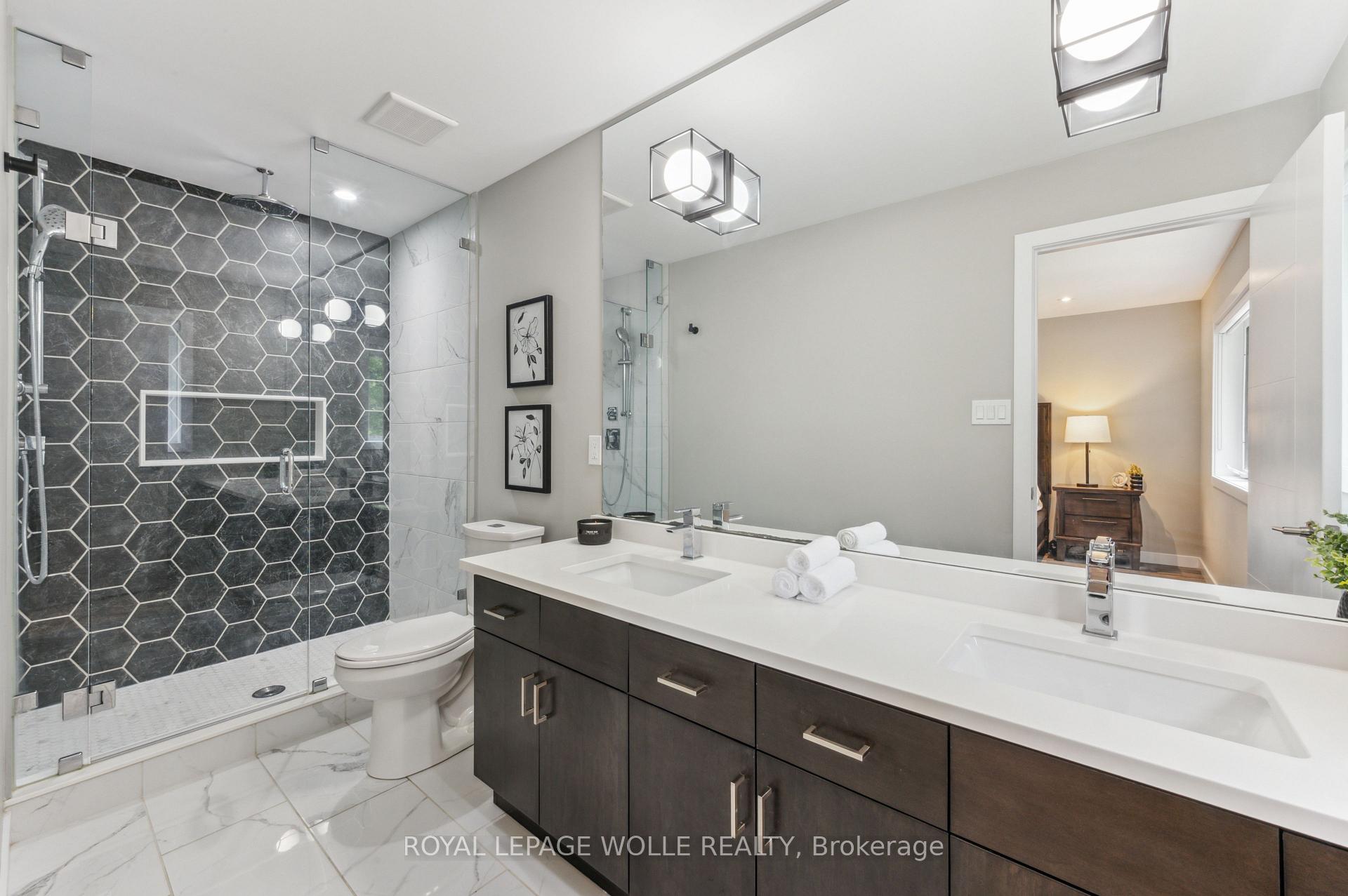 Photo 25 of 946 Robert Ferrie Drive, Kitchener — HOMEH