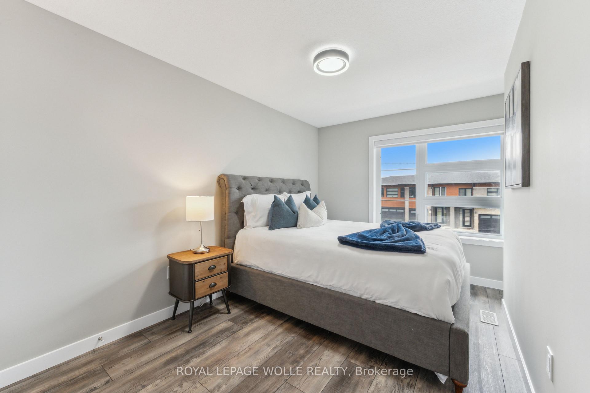 Photo 29 of 946 Robert Ferrie Drive, Kitchener — HOMEH