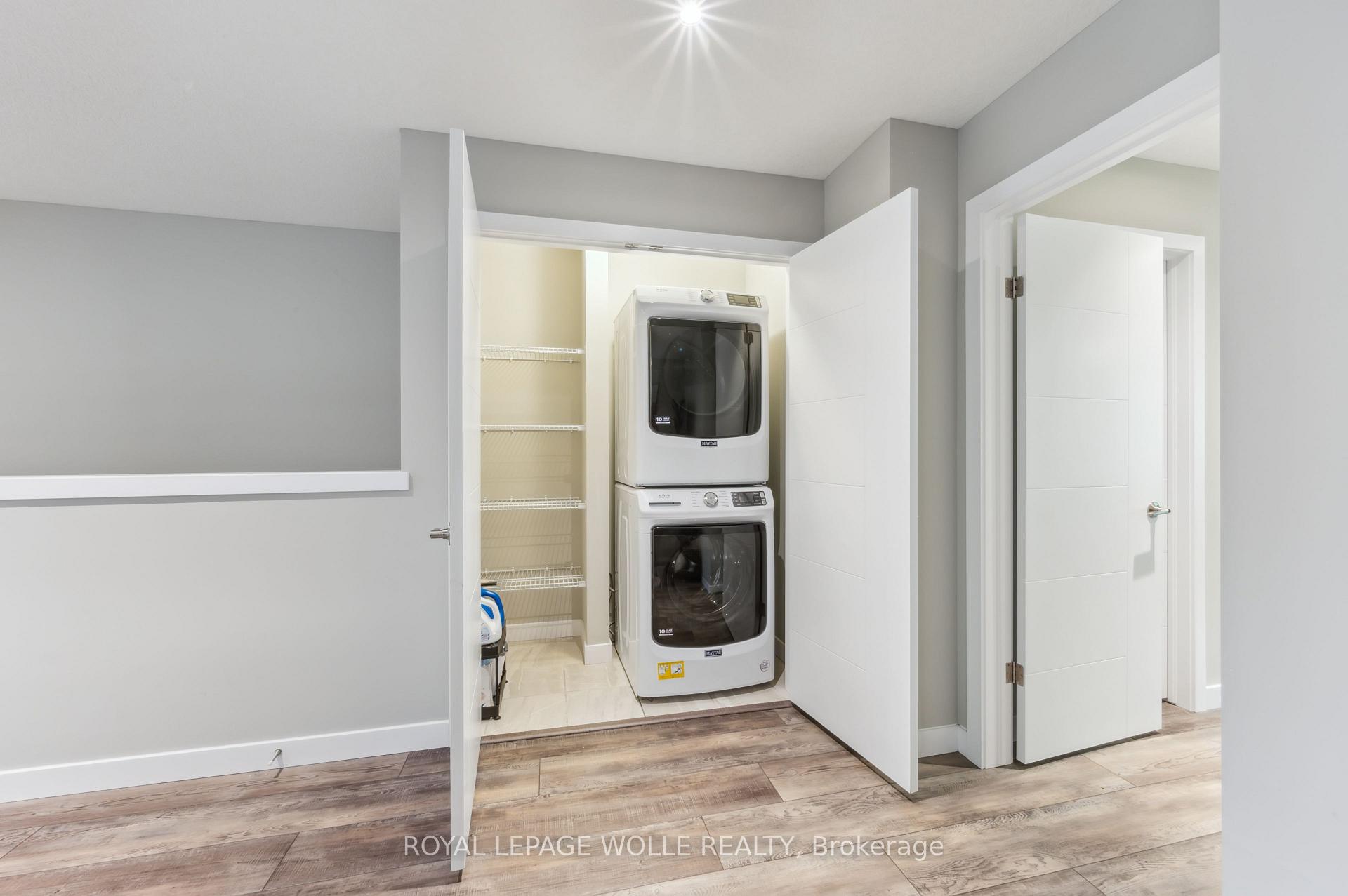 Photo 32 of 946 Robert Ferrie Drive, Kitchener — HOMEH