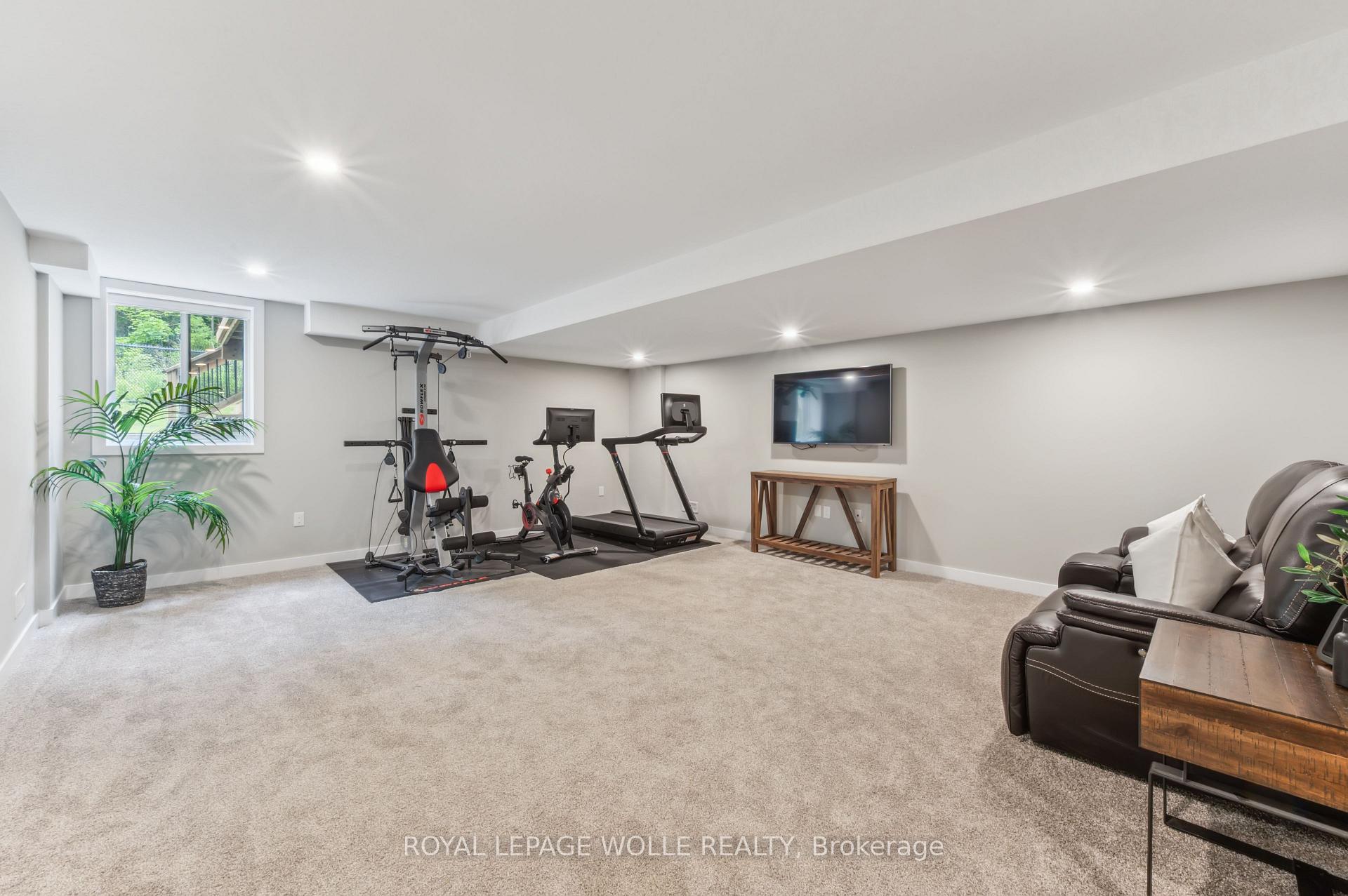 Photo 34 of 946 Robert Ferrie Drive, Kitchener — HOMEH