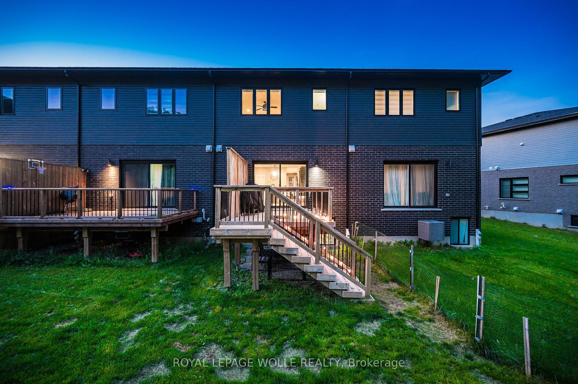 Photo 39 of 946 Robert Ferrie Drive, Kitchener — HOMEH