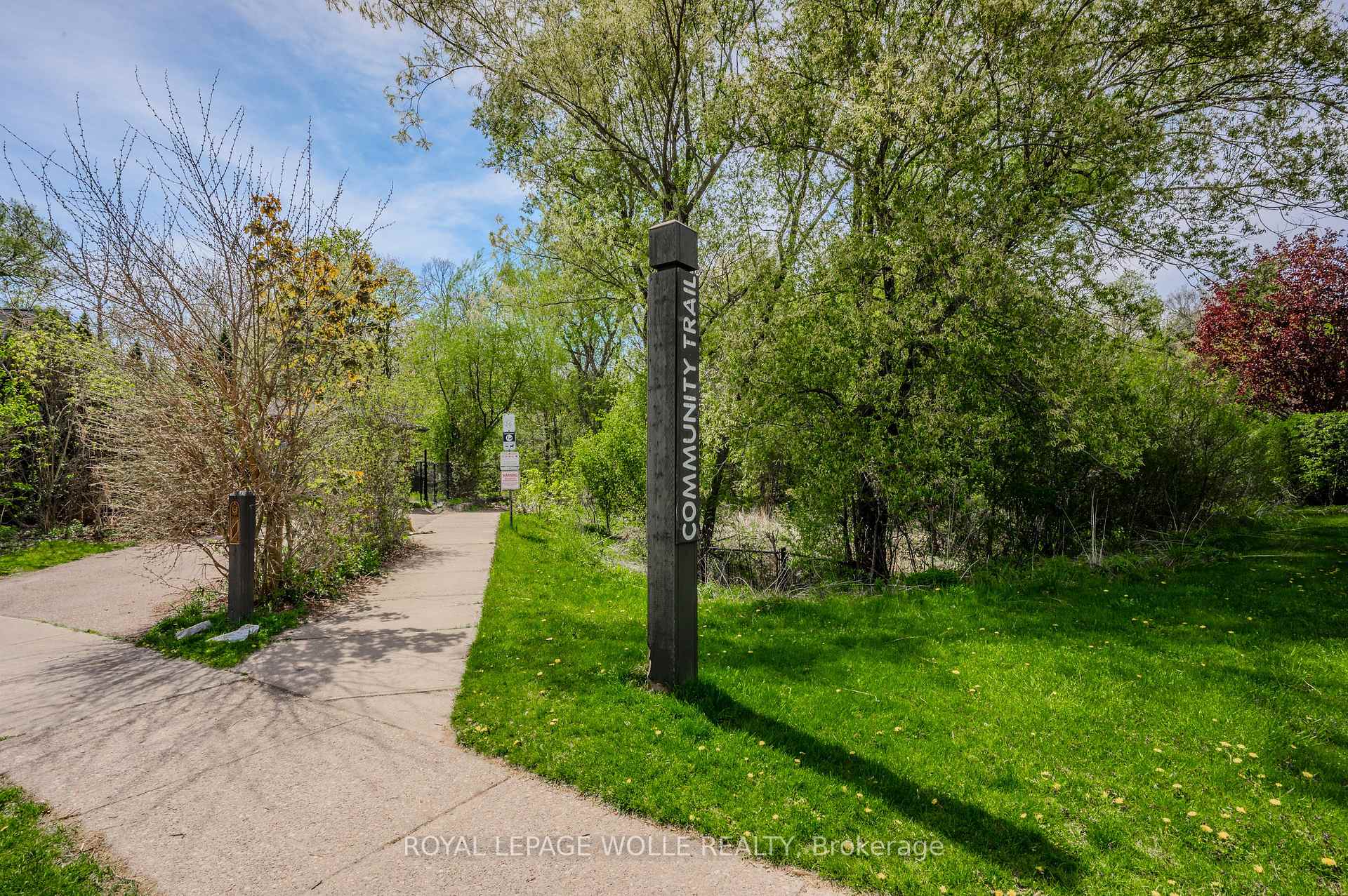 Photo 42 of 946 Robert Ferrie Drive, Kitchener — HOMEH