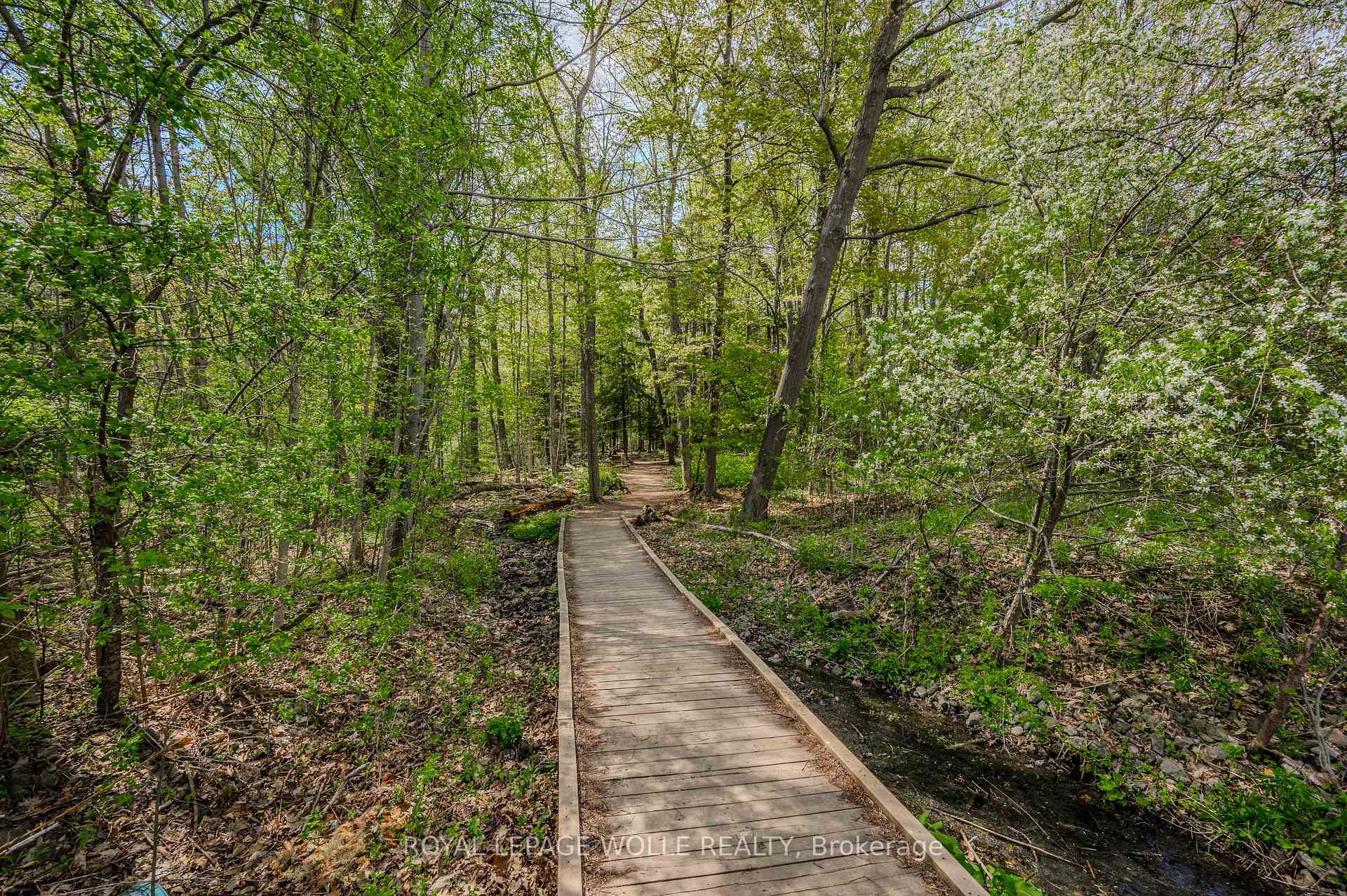 Photo 43 of 946 Robert Ferrie Drive, Kitchener — HOMEH