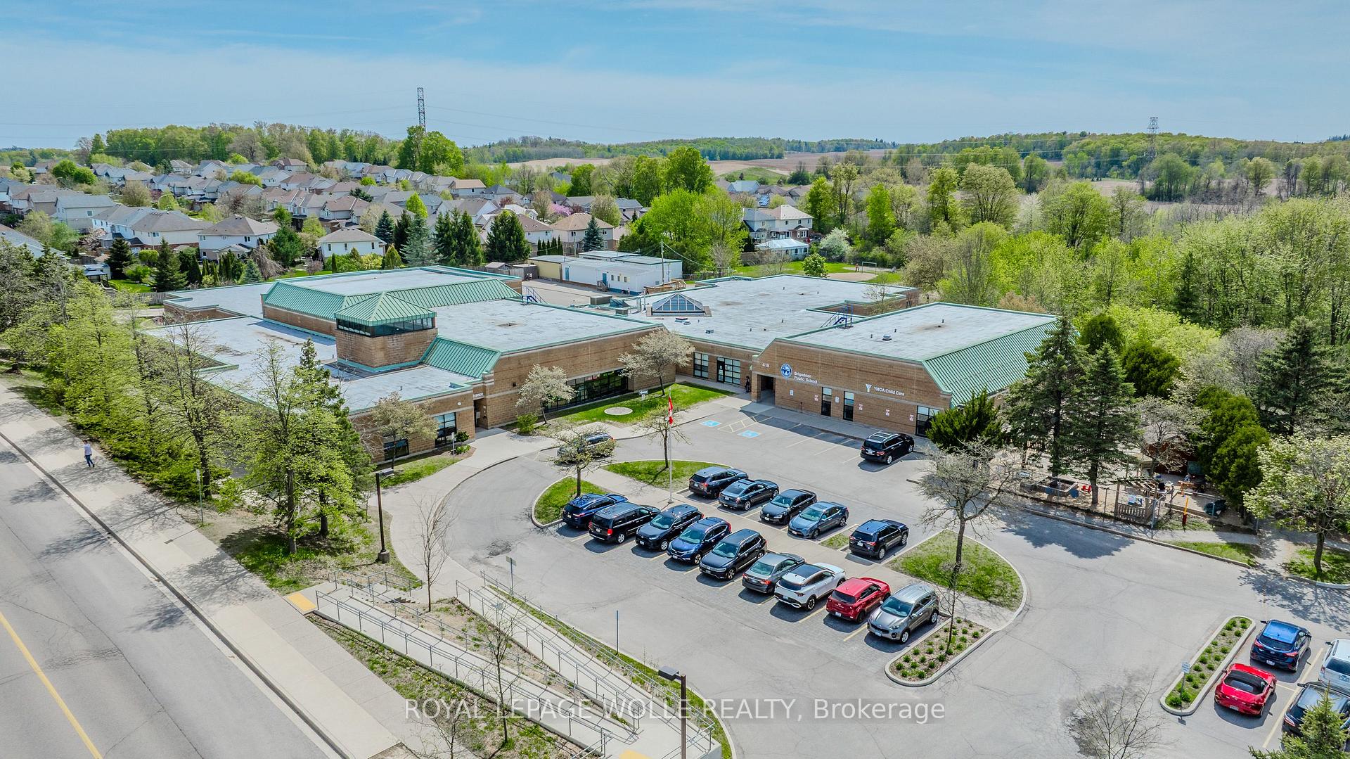 Photo 44 of 946 Robert Ferrie Drive, Kitchener — HOMEH