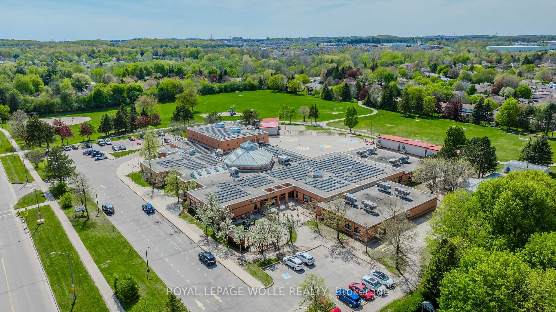 Photo 45 of 946 Robert Ferrie Drive, Kitchener — HOMEH