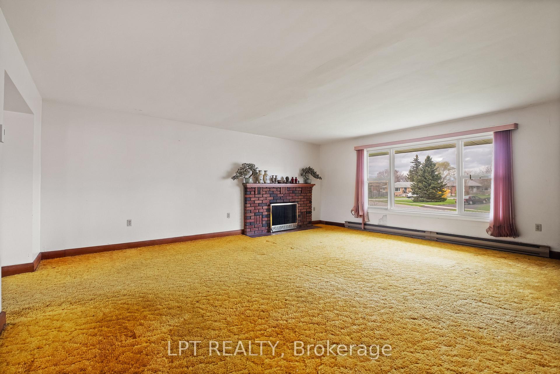 Photo 5 of 32 Jane Avenue, Kingston, West of Sir John A. Blvd — HOMEH