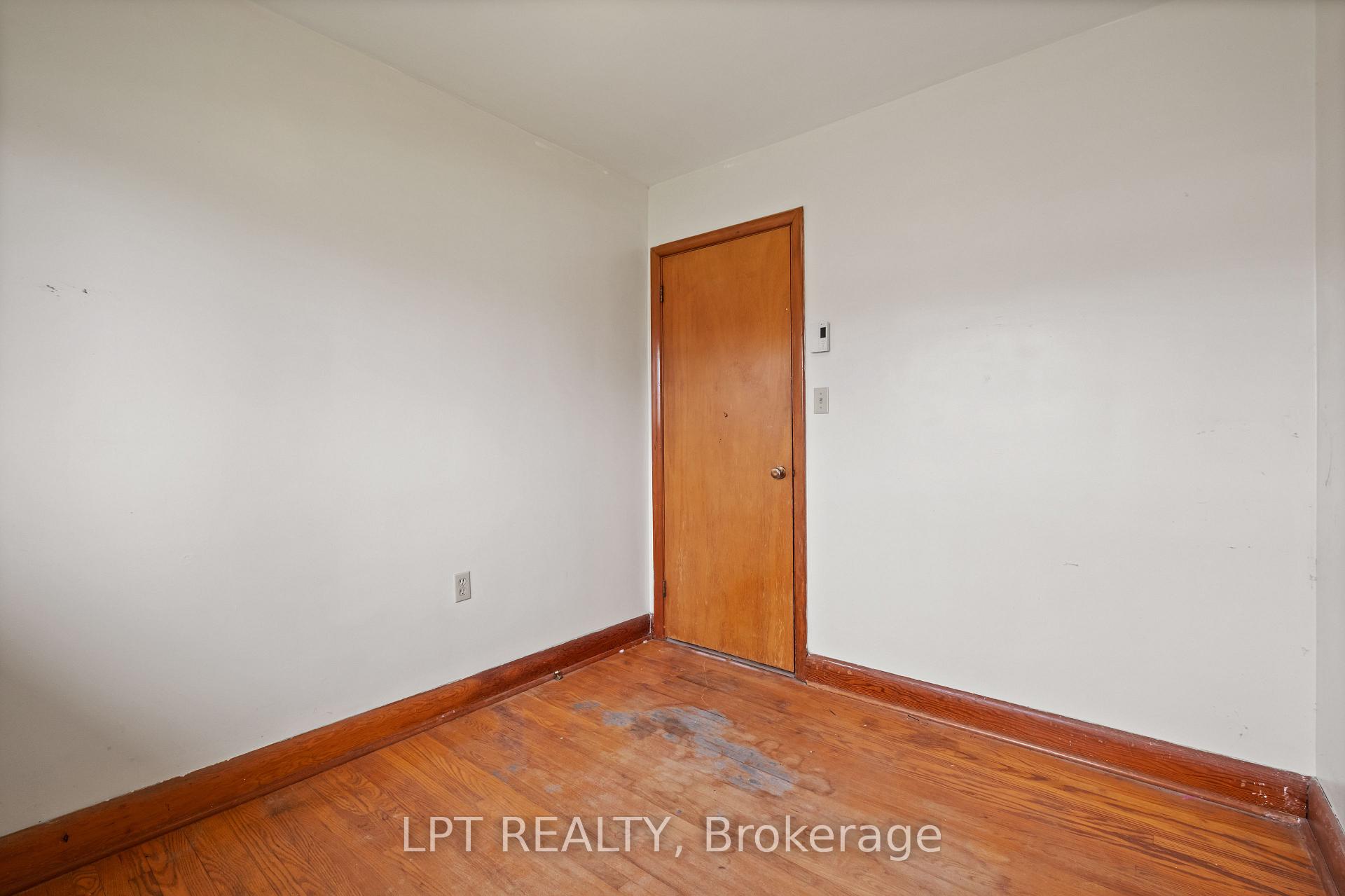Photo 13 of 32 Jane Avenue, Kingston, West of Sir John A. Blvd — HOMEH