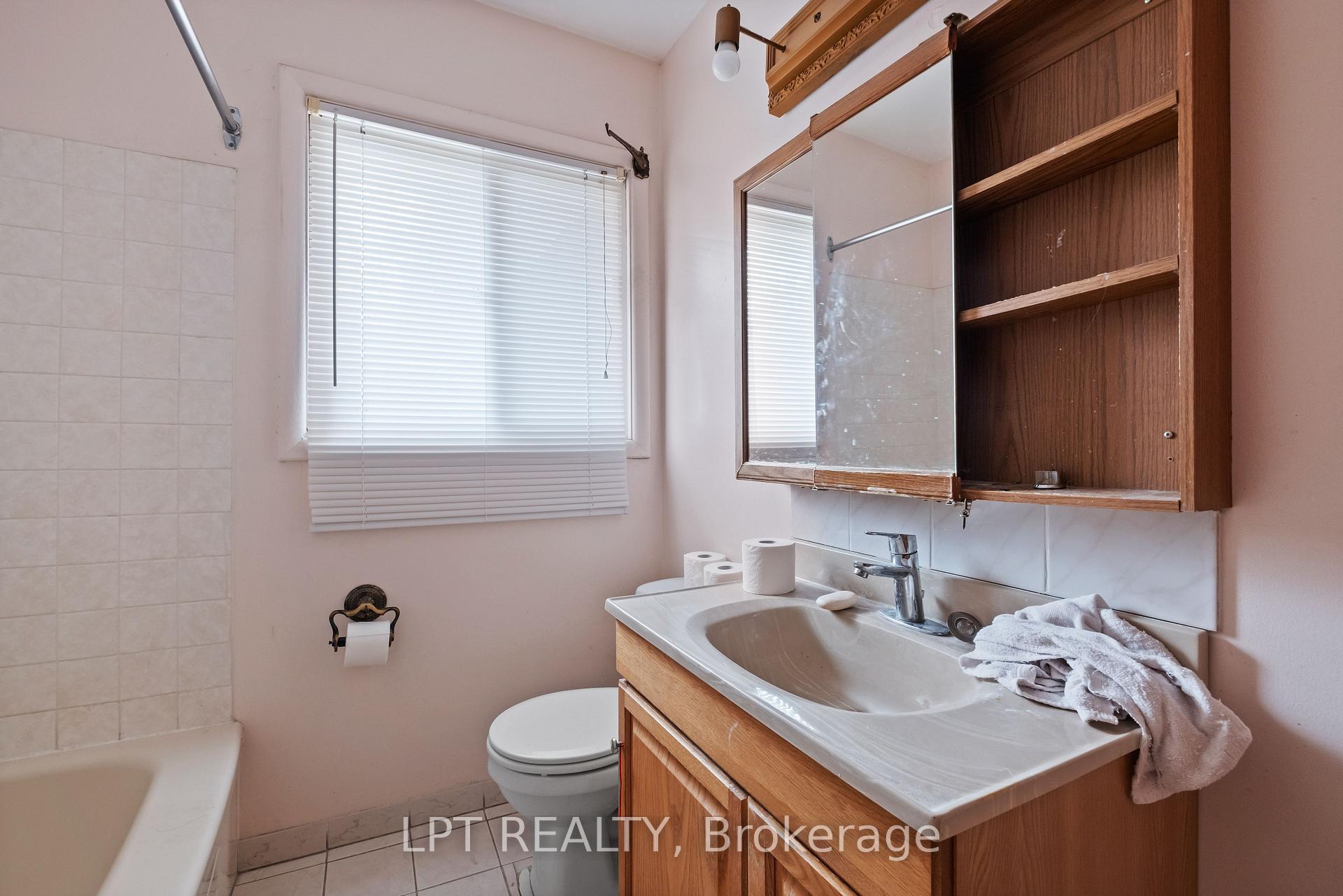 Photo 14 of 32 Jane Avenue, Kingston, West of Sir John A. Blvd — HOMEH