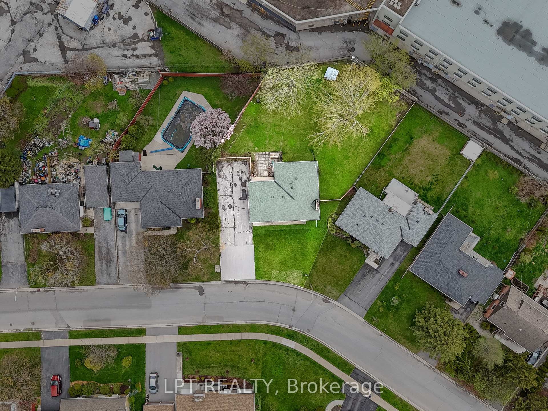 Photo 26 of 32 Jane Avenue, Kingston, West of Sir John A. Blvd — HOMEH