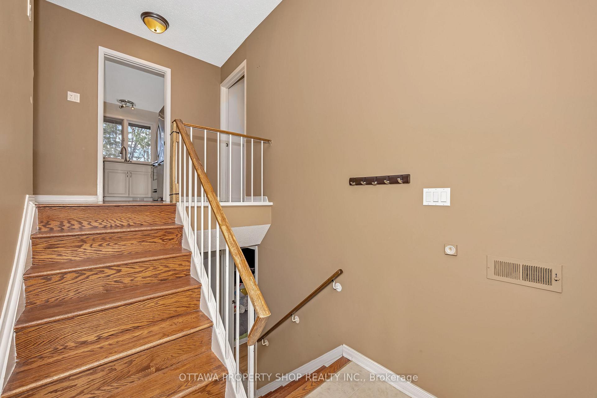 Photo 3 of 54 Chimo Drive, Ottawa, Kanata - Katimavik — HOMEH