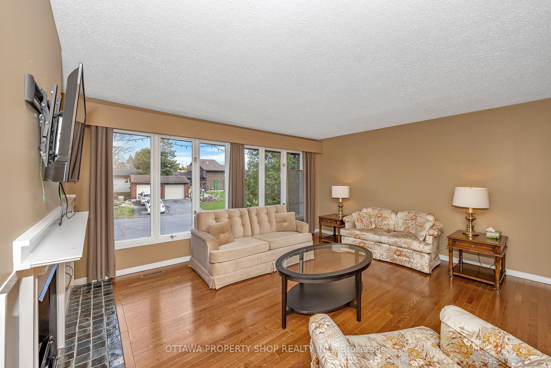 Photo 4 of 54 Chimo Drive, Ottawa, Kanata - Katimavik — HOMEH