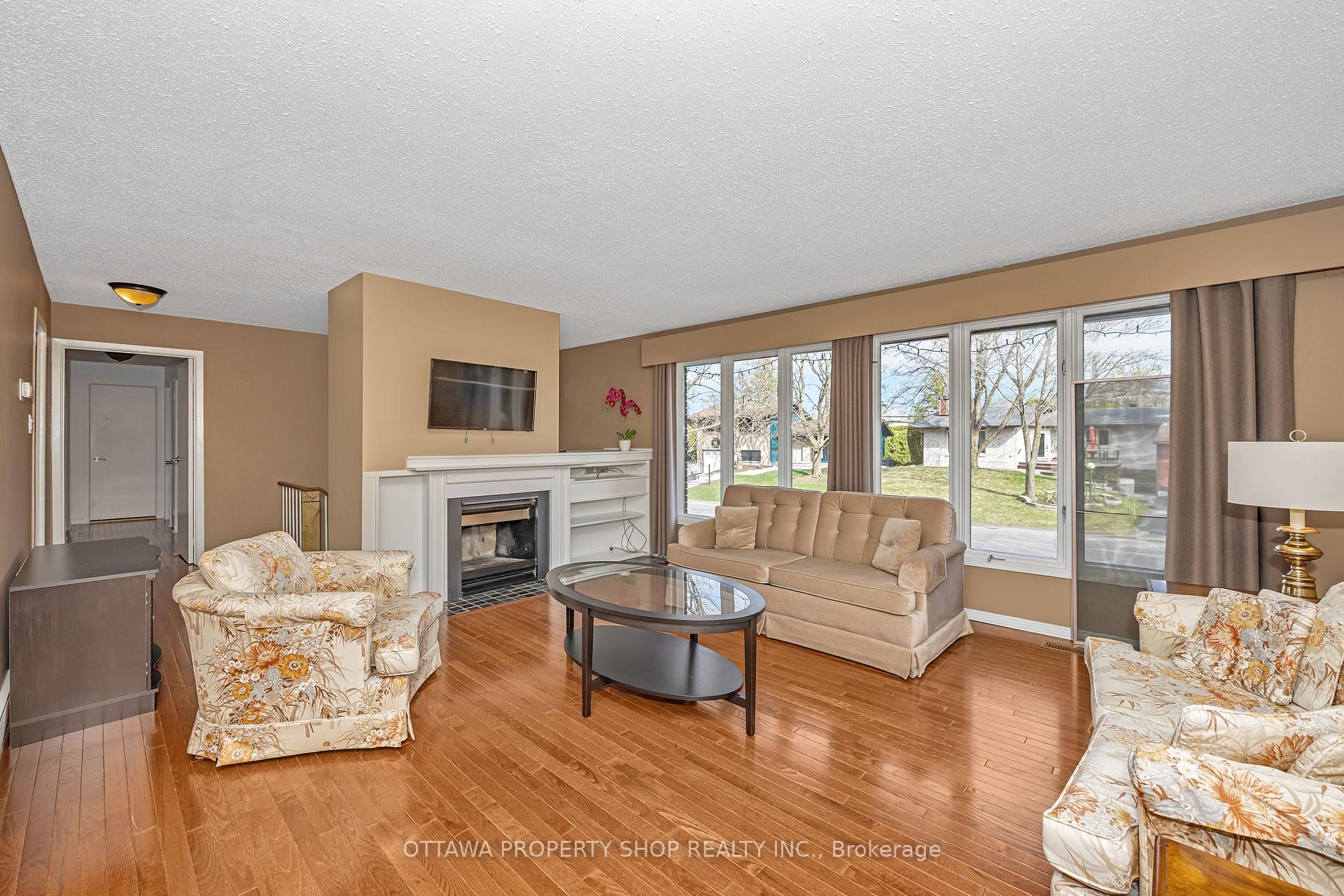 Photo 5 of 54 Chimo Drive, Ottawa, Kanata - Katimavik — HOMEH