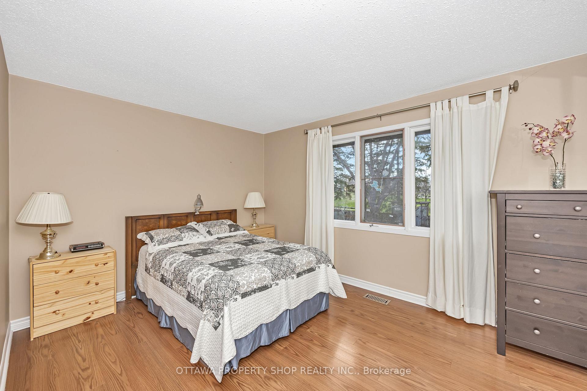 Photo 9 of 54 Chimo Drive, Ottawa, Kanata - Katimavik — HOMEH