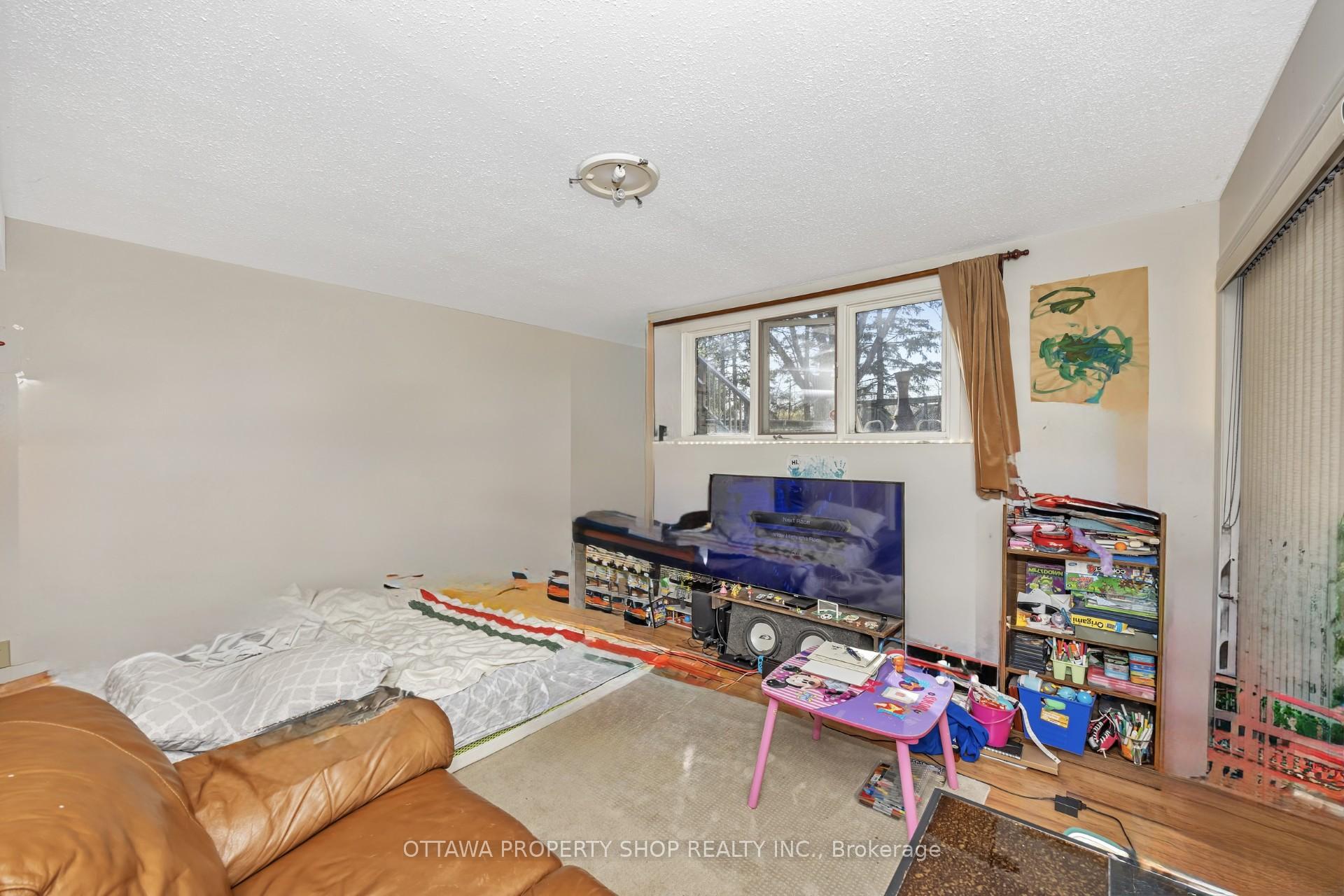 Photo 12 of 54 Chimo Drive, Ottawa, Kanata - Katimavik — HOMEH