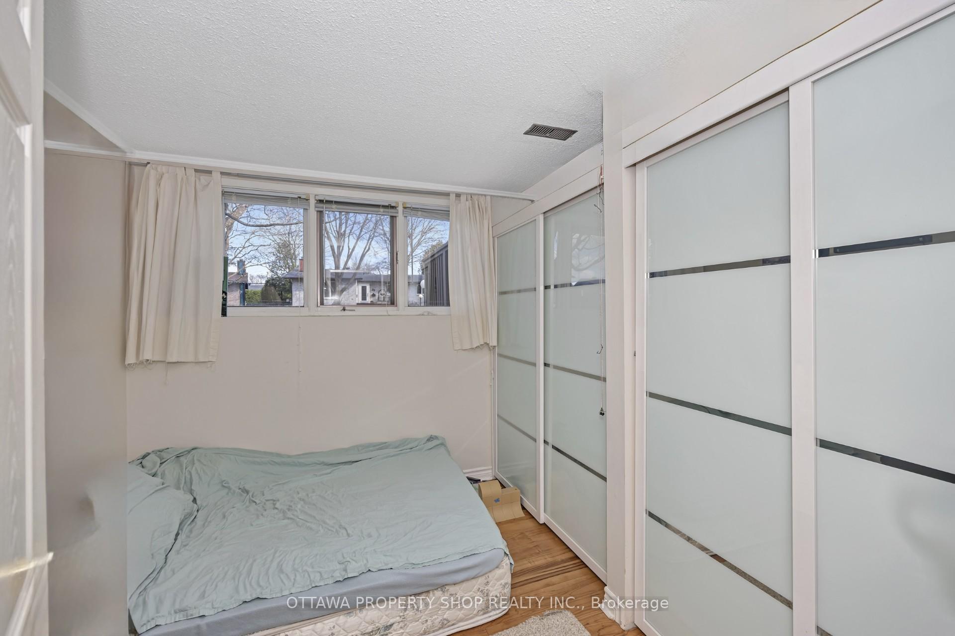 Photo 14 of 54 Chimo Drive, Ottawa, Kanata - Katimavik — HOMEH
