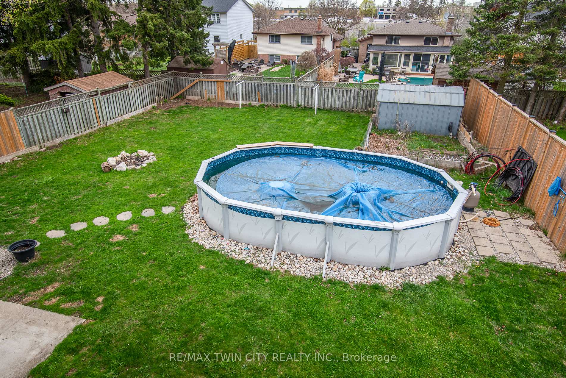 Photo 7 of 12 Sunrise Drive, Kitchener — HOMEH