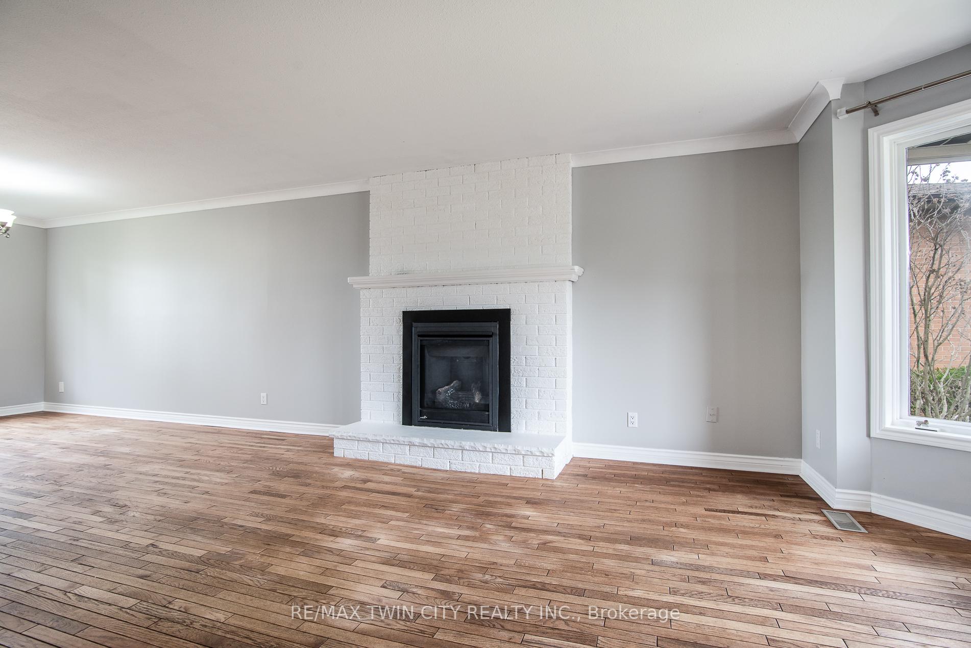 Photo 10 of 12 Sunrise Drive, Kitchener — HOMEH