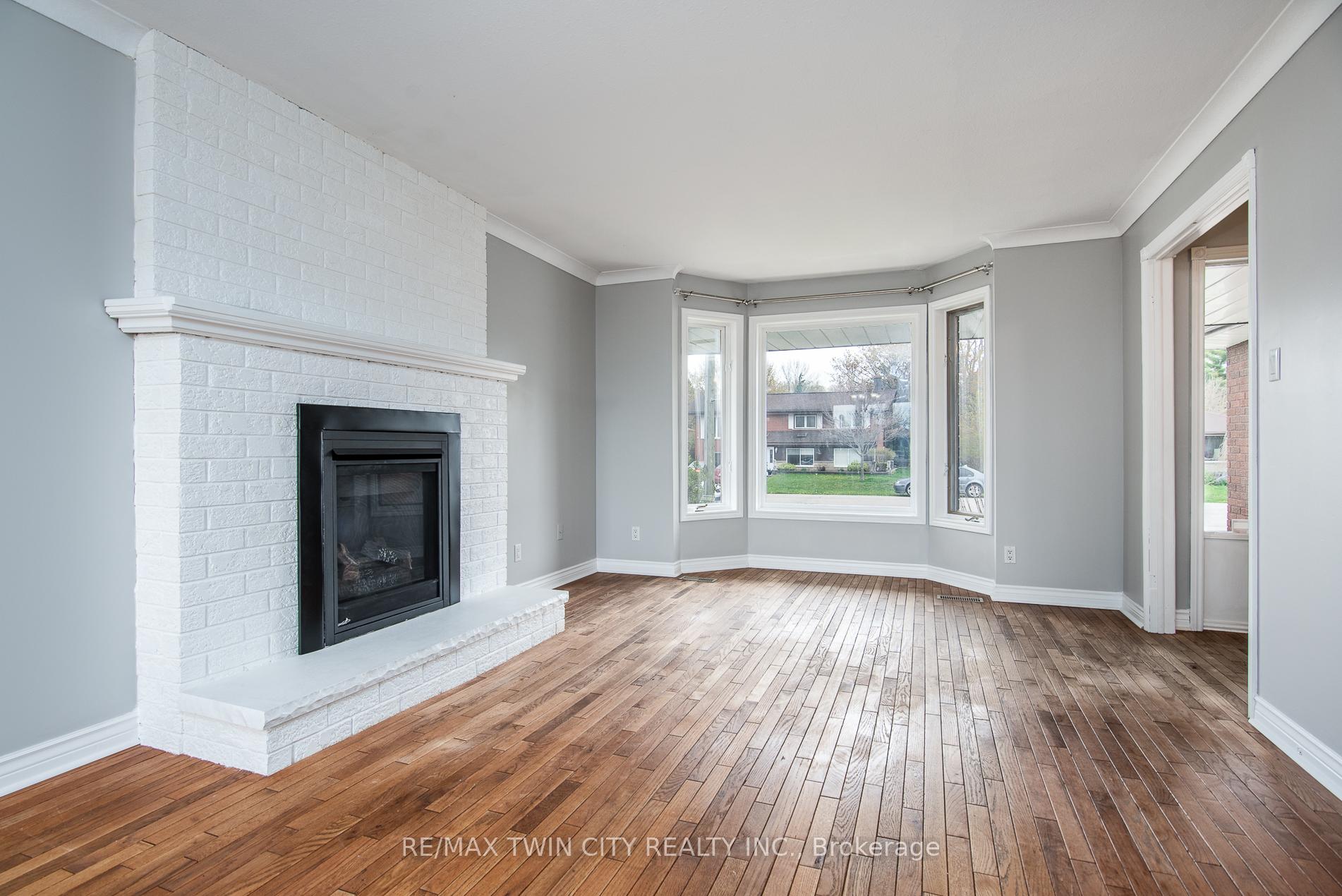 Photo 14 of 12 Sunrise Drive, Kitchener — HOMEH