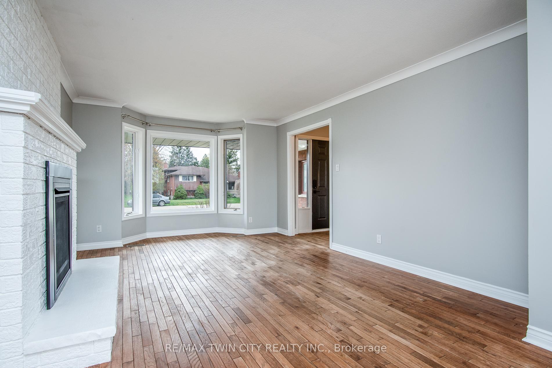 Photo 15 of 12 Sunrise Drive, Kitchener — HOMEH