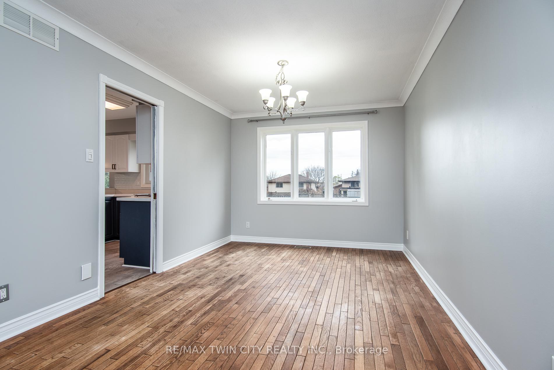 Photo 16 of 12 Sunrise Drive, Kitchener — HOMEH