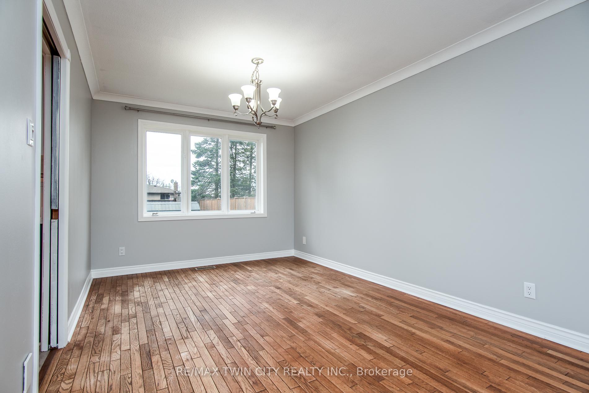 Photo 17 of 12 Sunrise Drive, Kitchener — HOMEH