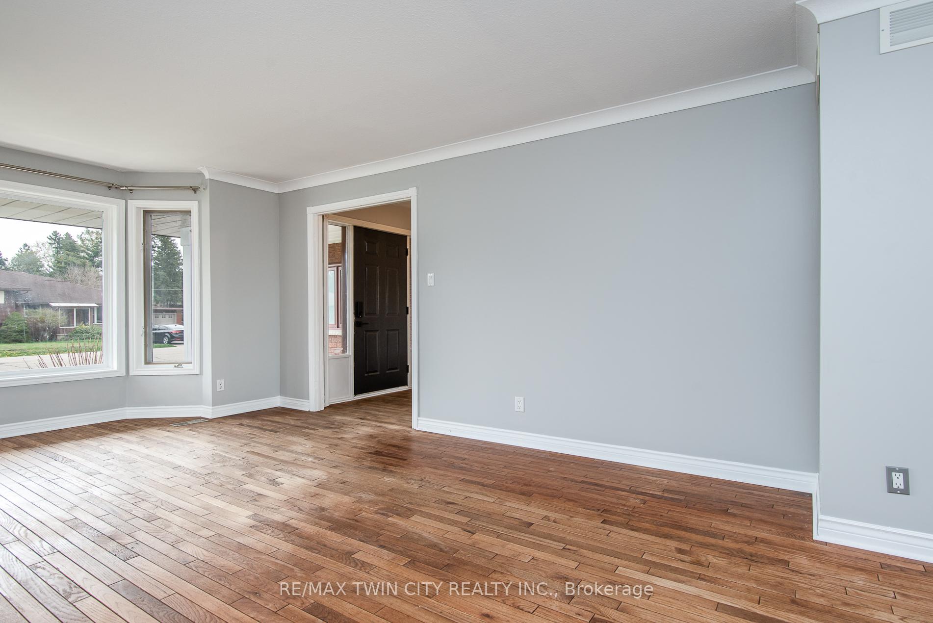 Photo 21 of 12 Sunrise Drive, Kitchener — HOMEH
